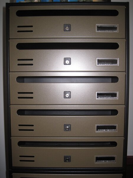 Cutii postale Italia, aviziere, note afisaj, scrumiere  din inox.